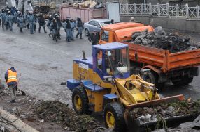Cleaning on the street. Hrushevskoho