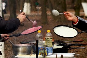 Участники кулинарного фестиваля "Ужгородская палачинта 2014"