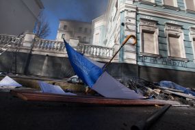 Umbrella with the logo of "Party of Regions"