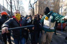 Protesters and office "Party of Regions" security guards