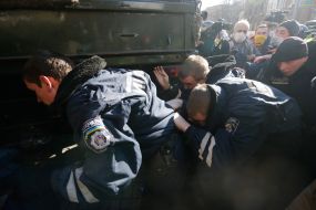 Protesters and office "Party of Regions" security guards