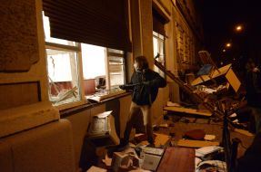 Мітингувальник біля будівлі Галицького райвідділу міліції