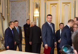 Participants in the ceremony of signing the Agreement on the settlement of the crisis in Ukraine