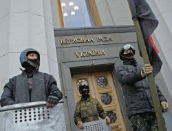 Самооборона охороняє будівлю ВР