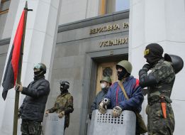 Самооборона охороняє будівлю ВР