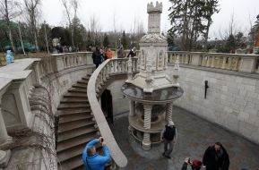 People at the residence "Mezhyhirya"