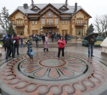 People at the residence "Mezhyhirya"