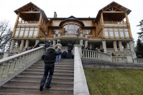 People at the residence "Mezhyhirya"