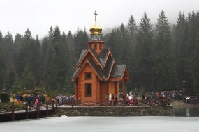 People in the territory of the State Residence "Sinegora"