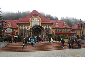 People in the territory of the State Residence "Sinegora"