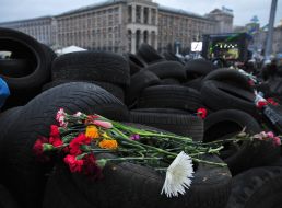 Flowers on tires in the center of Kiev