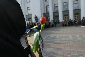 Women with the portraits of lost