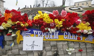 Flowers in memory of the dead activists Euro Maidan