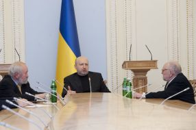 Aleksandr Turchinov, Vyachaslab Bryukhovetskiy and Miroslav Popovich