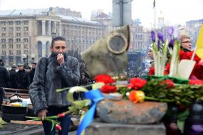 Девушка с цветами на Майдане Незалежности