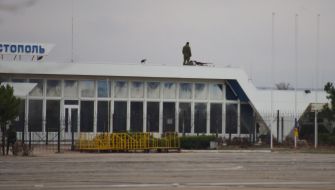 Военный с оружием