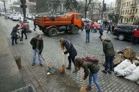 Прибирання на вулиці Грушевського