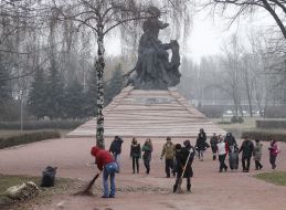 Прибирання в Бабиному Яру