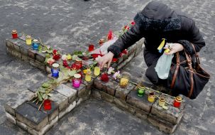 Flowers in memory about the lost activists of Maydan
