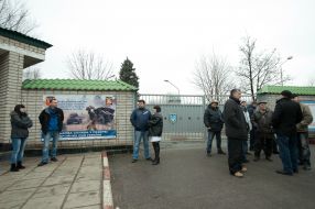 Активисты самообороны контролируют КПП военной части