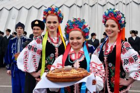 Girls in the Ukrainian national suits