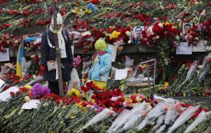 Flowers in memory about the lost activists of Maydan