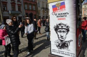 "A pillar of shame", hung on all sides by images of Putin