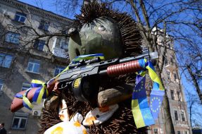 Renewed sculpture "Hedgehog in fog" with an automat