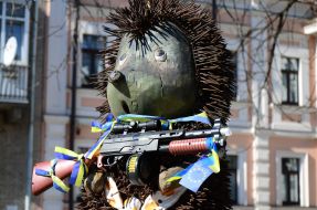 Renewed sculpture "Hedgehog in fog" with an automat