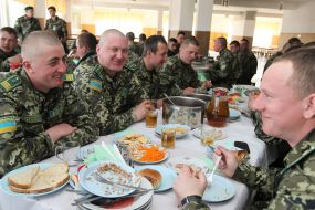 Военнослужащие