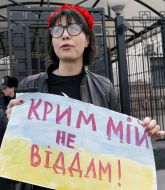 Пікет “Не віддамо НАШ Крим Росії”