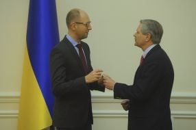 Arseniy Yatsenyuk and John Hоеven