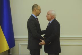 Arseniy Yatsenyuk and John McCain