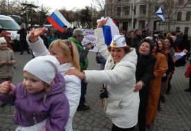 Люди радіють проведеному референдуму