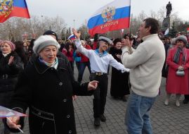 Люди радіють проведеному референдуму