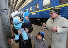 Жители Крыма на вокзале