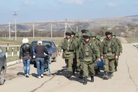 Неизвестные военнослужащие в камуфляже