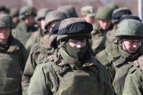 Неизвестные военнослужащие в камуфляже