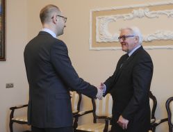 Arsenyy Yatsenyuk and Frank-Walter Steinmeier