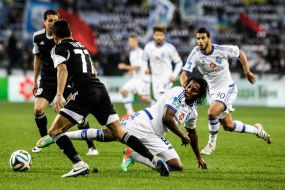 Soccer. Dynamo - Metalurg. Dias Ribeiro and Dieumerci Mbokani