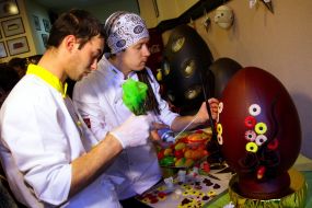 Igor Zaritskyi decorated chocolate sculpture in the form of egg
