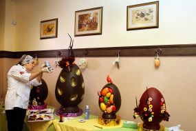 Igor Zaritskyi decorated chocolate sculpture in the form of egg