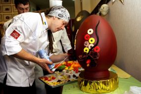 Igor Zaritskyi decorated chocolate sculpture in the form of egg