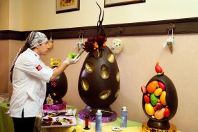 Igor Zaritskyi decorated chocolate sculpture in the form of egg