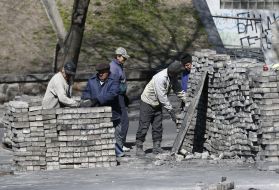 Відновлення тротуарної плитки в центрі Києва