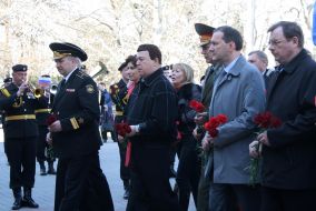 Церемония возложения цветов