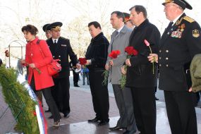 Церемония возложения цветов