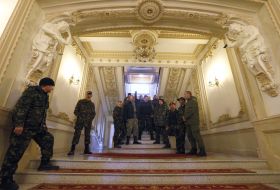 Activists block building of Supreme court of Ukraine