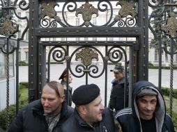 Activists block building of Supreme court of Ukraine