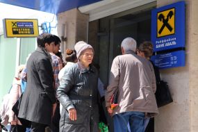 Turn near «Raiffeisen Bank Aval»